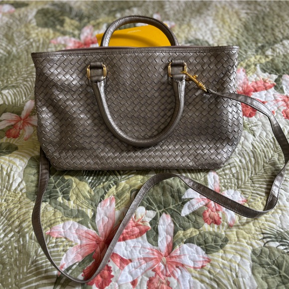Elegant Woven Leather Handbag - Bronze - Picture 1 of 9
